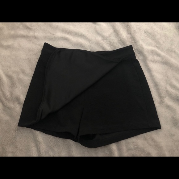 Mini black skort - Picture 2 of 3